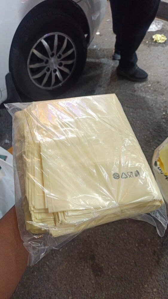 عامل في مطعم