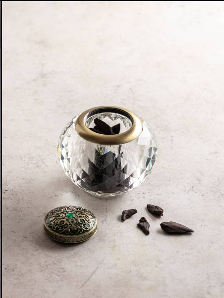 عود، مسك، عنبر