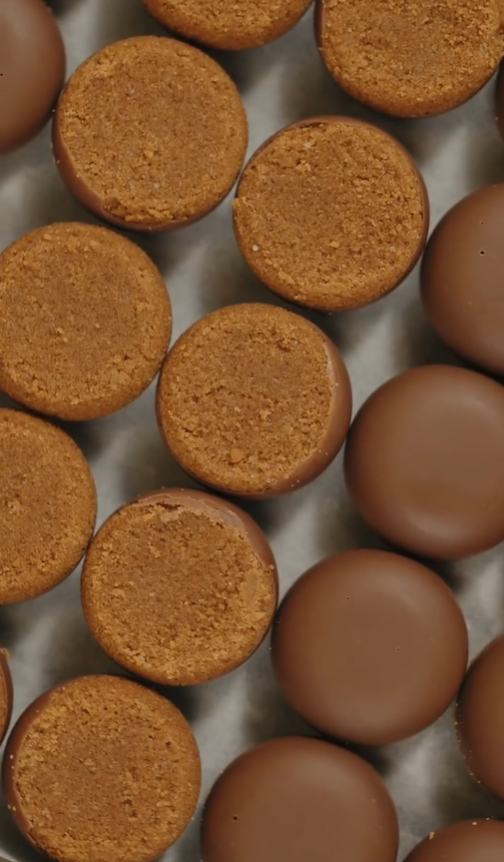 لونا لوتس بايتس